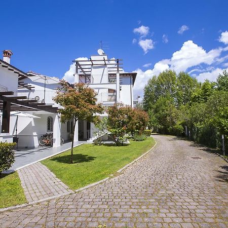 Residence Casa Bianca Marina di Massa Exterior foto
