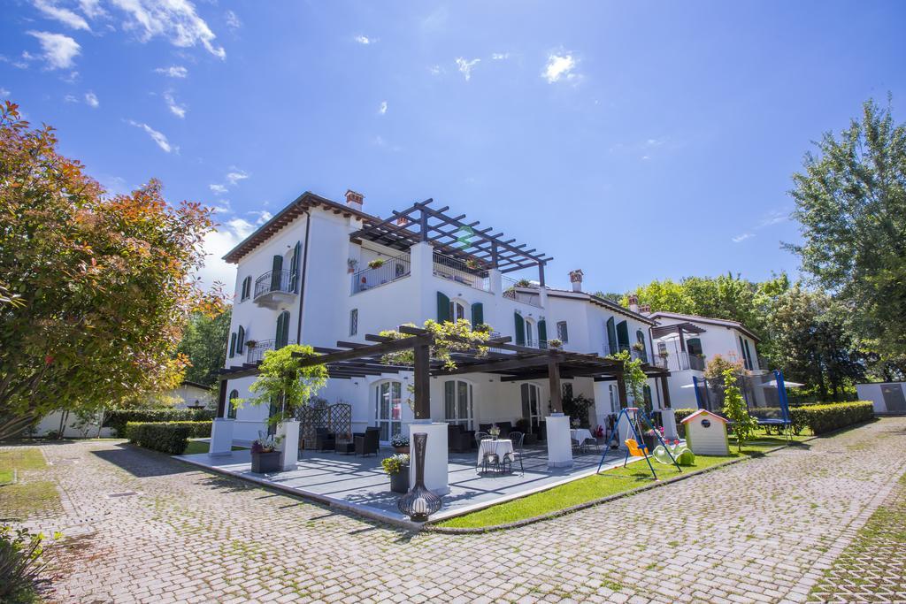 Residence Casa Bianca Marina di Massa Exterior foto