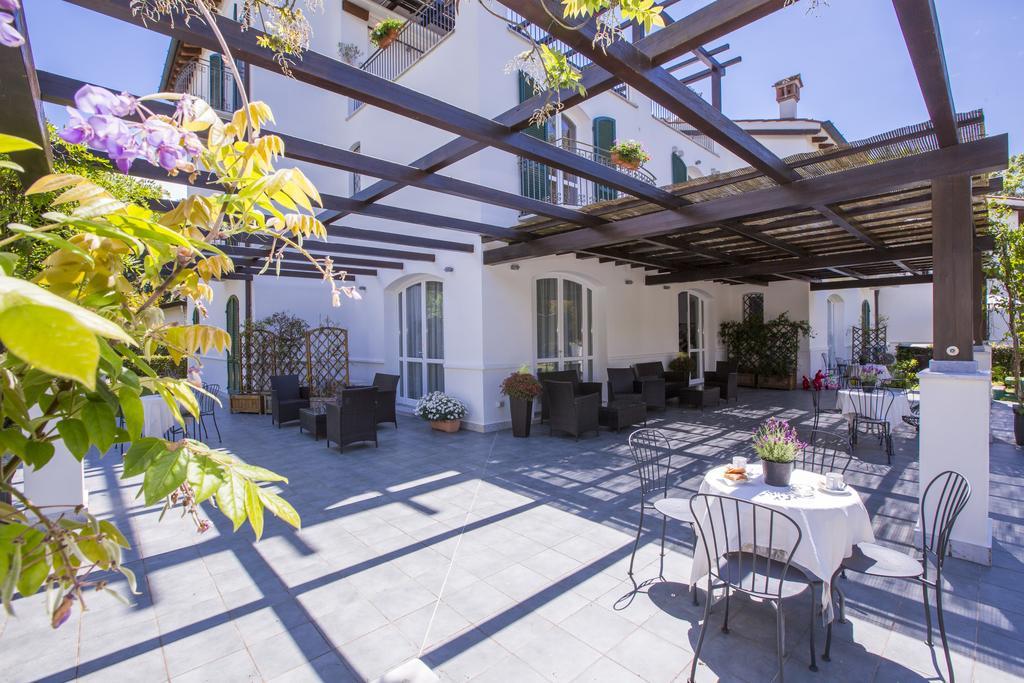 Residence Casa Bianca Marina di Massa Exterior foto