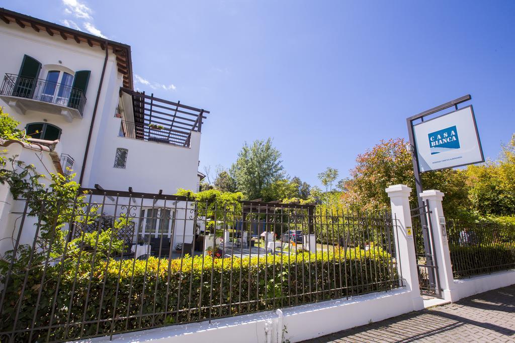 Residence Casa Bianca Marina di Massa Exterior foto